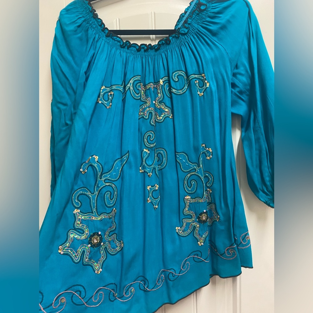 Urban Mangoz decorative top